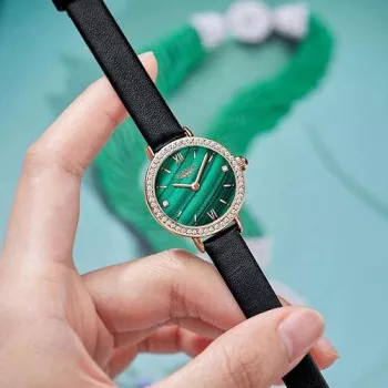Elegant Gold Women’s Quartz Watch for Day-to-Night Style